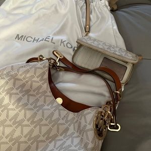 MICHAEL KORS Fulton Large Leather Shoulder Bag.   This is a beautiful bag with a